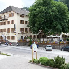 Отель Gasthof Zum Weissen Rossl Сарентино парковка