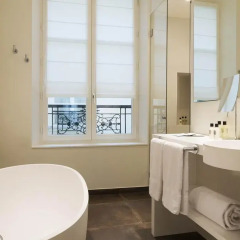 Отель Hôtel Dupond-Smith 5* Улучшенный номер с различными типами кроватей фото 6