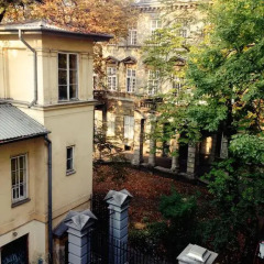 Отель Between Us Bed and Breakfast Варшава фото 2