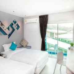 Отель The Crib Patong 3* Улучшенный номер с двуспальной кроватью фото 2