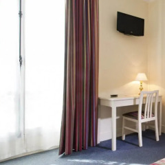 Отель Hôtel de Suez 2* Стандартный номер с двуспальной кроватью