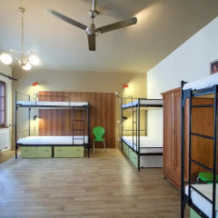 Little Quarter Hostel Кровать в общем номере с двухъярусной кроватью фото 9