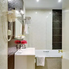 Гостиница Де Пари 4* Улучшенный номер 2 отдельные кровати фото 11
