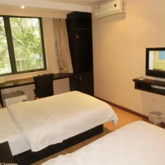 Forest Hotel - Guangzhou сейф в номере