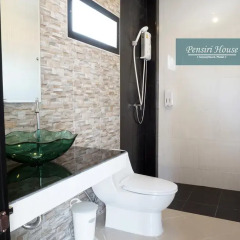 Отель Pensiri House 3* Улучшенный номер с различными типами кроватей фото 7