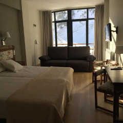 Hotel Edelweiss Candanchu 3* Стандартный семейный номер с двуспальной кроватью