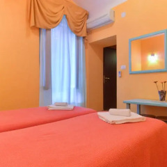 Отель Claudia Suites 3* Стандартный номер с 2 отдельными кроватями (общая ванная комната) фото 3