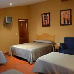 Отель Hostal San Miguel Стандартный семейный номер фото 2