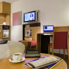 Отель Novotel Zurich City-West 4* Представительский номер с различными типами кроватей фото 4