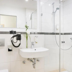 Отель Novum Hotel Mariella Airport Германия, Кёльн - 1 отзыв об отеле, цены и фото номеров - забронировать отель Novum Hotel Mariella Airport онлайн ванная