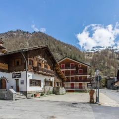 Отель B&B White Moon парковка