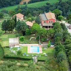 Отель Agriturismo Rivoli Сполето бассейн