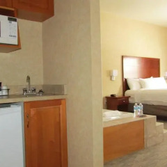 Отель Days Inn & Suites by Wyndham Brooks в номере фото 2