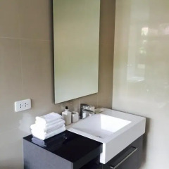 Отель The Deck Luxury Patong Beach ванная