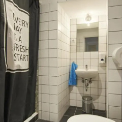 Hostel One Basilica Budapest ванная