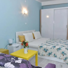 Апартаменты White Rose Apartments Стандартный семейный номер с разными типами кроватей фото 16