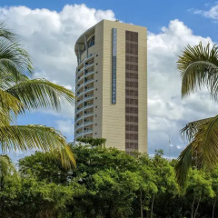 Отель Krystal Urban Cancun вид на фасад