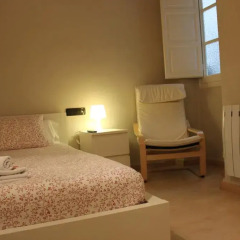 Отель B&B Hi Valencia Cánovas 3* Номер с общей ванной комнатой с различными типами кроватей (общая ванная комната) фото 6