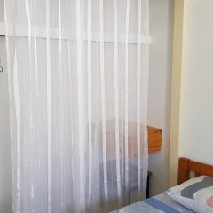 Отель Guam JAJA Guesthouse Тамунинг сейф в номере