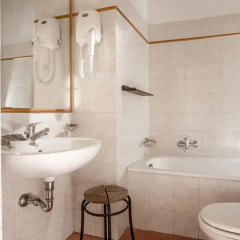 Отель Albergo Del Sole Al Biscione 3* Номер категории Эконом с различными типами кроватей фото 3