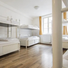 Отель Equity Point Prague Кровать в общем номере с двухъярусной кроватью фото 12