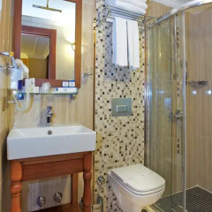 Amber Hotel 4* Стандартный семейный номер с двуспальной кроватью фото 16
