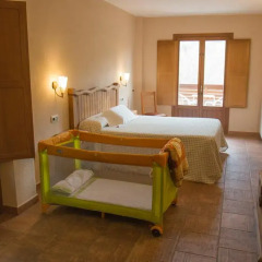 Отель Hostal Les Roquetes Керальбс комната для гостей фото 3