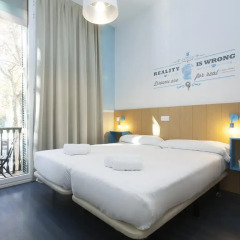 Ramblas by Pillow Hostel - Adults only Стандартный номер с 2 отдельными кроватями фото 4