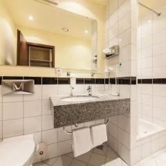 Отель Novum Hotel Mariella Airport Германия, Кёльн - 1 отзыв об отеле, цены и фото номеров - забронировать отель Novum Hotel Mariella Airport онлайн ванная фото 2