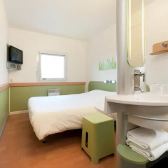 Отель ibis budget Brugge Centrum Station Стандартный номер с различными типами кроватей фото 11