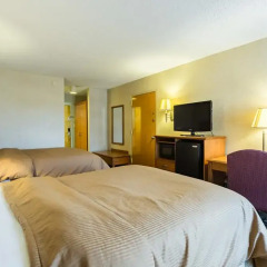 Отель Clarion Inn and Summit Center 2* Стандартный номер с различными типами кроватей фото 3