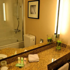Отель Courtyard by Marriott Düsseldorf Seestern Германия, Дюссельдорф - отзывы, цены и фото номеров - забронировать отель Courtyard by Marriott Düsseldorf Seestern онлайн ванная
