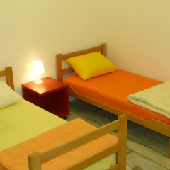 Chaplin Hostel Belgrade Кровать в общем номере с двухъярусной кроватью фото 2