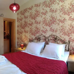 Отель Villa Legend of Tbilisi -17 Abano St Грузия, Тбилиси - отзывы, цены и фото номеров - забронировать отель Villa Legend of Tbilisi -17 Abano St онлайн комната для гостей фото 2