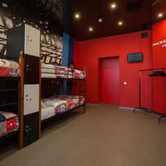 Гостиница Racing Paradise Кровать в общем номере с двухъярусными кроватями фото 33