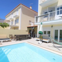 Отель Ferrel Surf House бассейн