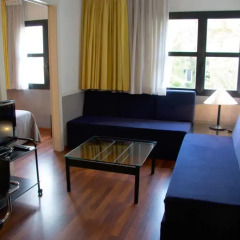 Отель Apartamentos Descartes Барселона комната для гостей фото 3