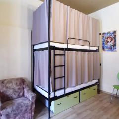 Little Quarter Hostel Кровать в общем номере с двухъярусной кроватью фото 3