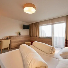 Отель Alpenhotel Laurin 3* Номер Делюкс фото 2