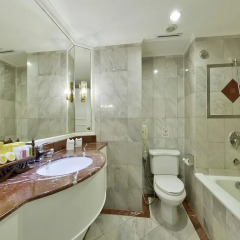 Hotel Windsor Suites & Convention managed by Accor Бангкок ванная