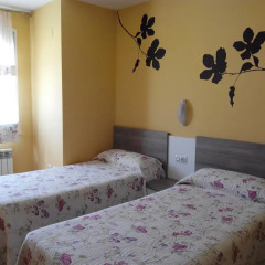 Отель Apartamentos Querol Вальдерробрес комната для гостей фото 3