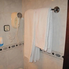 Отель Hostal Bruña Испания, Мадрид - отзывы, цены и фото номеров - забронировать отель Hostal Bruña онлайн ванная фото 2