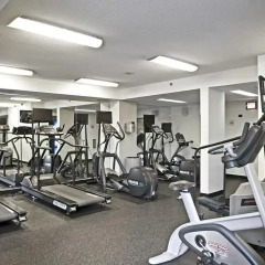 Отель Oakwood Crystal City фитнесс-зал