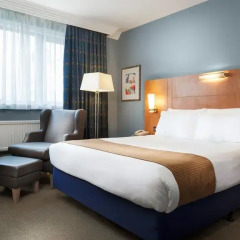 Отель Holiday Inn London Kensington Forum 4* Люкс с различными типами кроватей фото 14