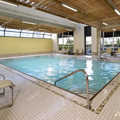 Отель Residence Inn by Marriott Vancouver Downtown Канада, Ванкувер - отзывы, цены и фото номеров - забронировать отель Residence Inn by Marriott Vancouver Downtown онлайн бассейн фото 2