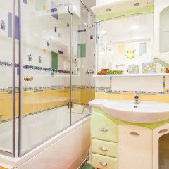 Гостиница Izumrud в Иркутске отзывы, цены и фото номеров - забронировать гостиницу Izumrud онлайн Иркутск ванная фото 2