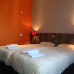 Brxxl 5 City Centre Hostel Стандартный номер с двуспальной кроватью