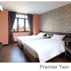 Отель Rambuttri Village Inn & Plaza 3* Улучшенный номер с различными типами кроватей фото 3