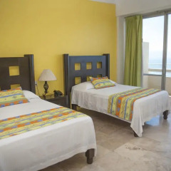 Отель San Marino Vallarta Centro Beach Front 3* Стандартный номер с разными типами кроватей фото 4