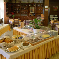 Отель Residence Miralago Rooms & Apartments Италия, Манерба-дель-Гарда - отзывы, цены и фото номеров - забронировать отель Residence Miralago Rooms & Apartments онлайн питание фото 2
